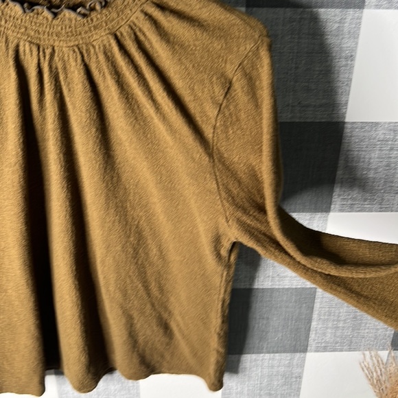 Texture and Thread Blouse - Picture 3 of 7